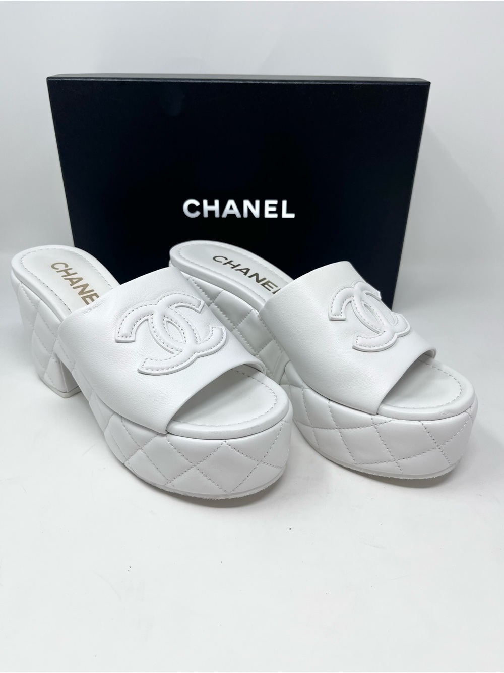 Chanel CC White Leather Quilted Platform Heel Sandal Open Toe size 37.5